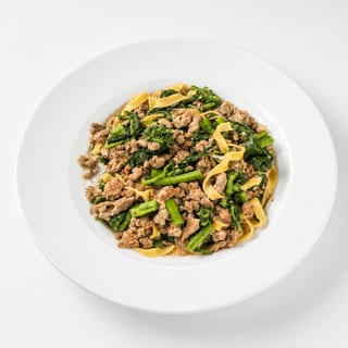 Broccoli Rabe, Garlic, & Sausage Over Penne Pasta Tray